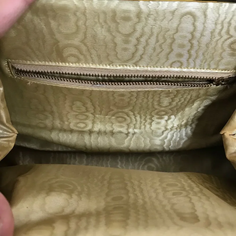 Vintage clutch style purse‎